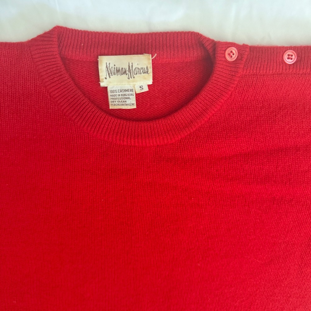 Neiman Marcus Womens Red 100% Cashmere Button Shoulder Crew Neck Sweater S - Picture 3 of 9
